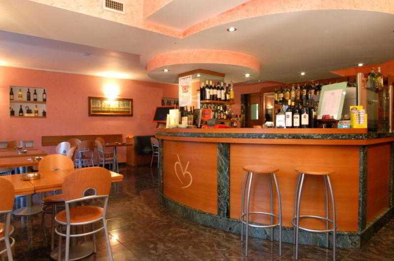 Hotel Au Soleil Saint-Vincent Restoran fotoğraf